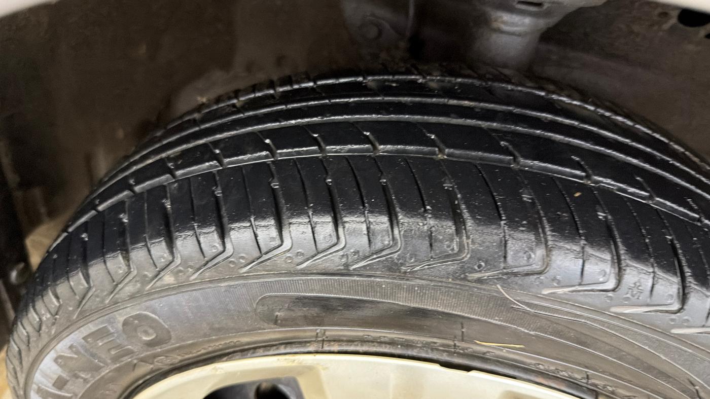 2015 Maruti Wagon R 1.0 VXI, Petrol, Manual, 39,588 km, Right Front Tyre Tread
