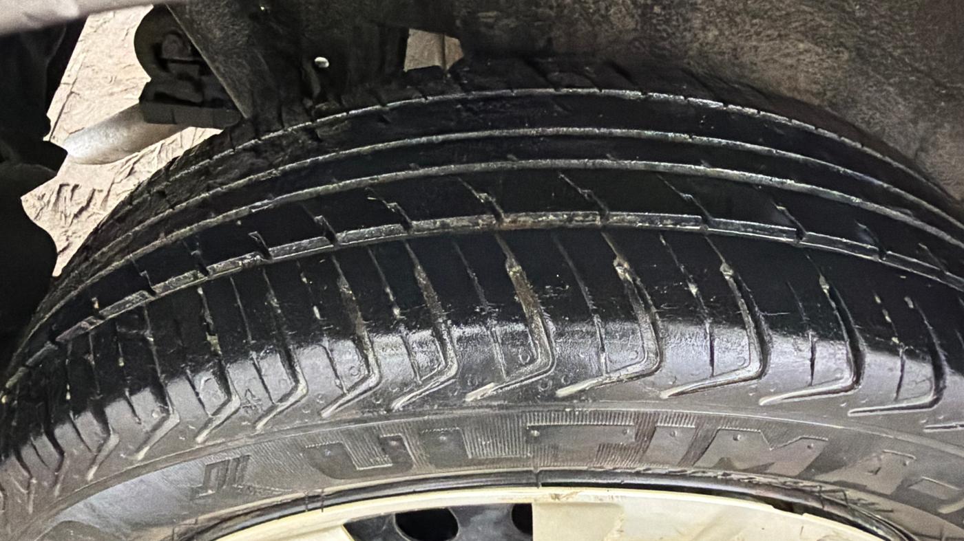 2015 Maruti Wagon R 1.0 VXI, Petrol, Manual, 39,588 km, Right Rear Tyre Tread