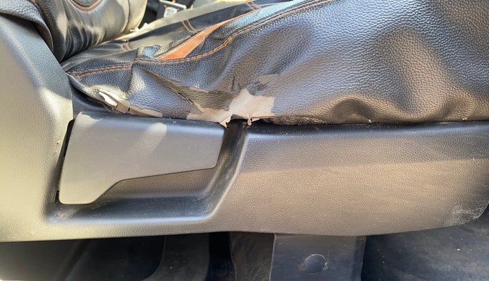 2019 Renault TRIBER RXL MT, Petrol, Manual, 67,334 km, Driver Side Adjustment Panel