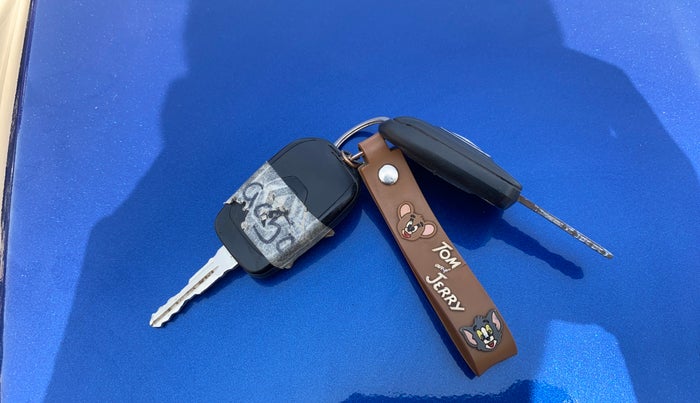 2019 Renault TRIBER RXL MT, Petrol, Manual, 67,334 km, Key Close Up