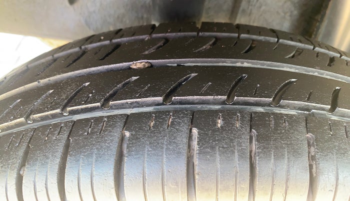 2019 Renault TRIBER RXL MT, Petrol, Manual, 67,334 km, Right Rear Tyre Tread