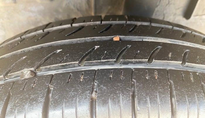 2019 Renault TRIBER RXL MT, Petrol, Manual, 67,334 km, Left Rear Tyre Tread