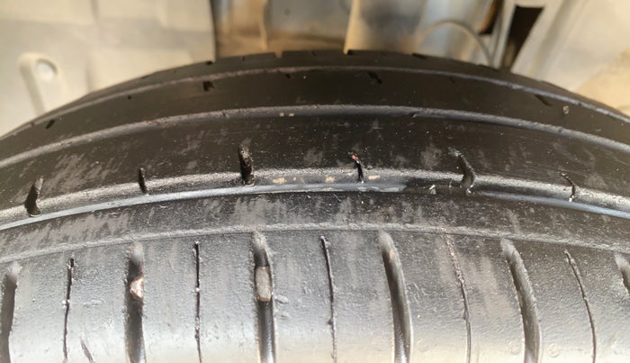 2019 Renault TRIBER RXL MT, Petrol, Manual, 67,334 km, Left Front Tyre Tread