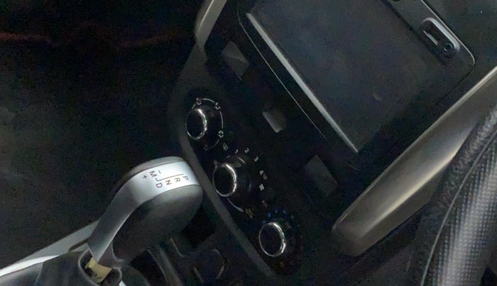 2018 Renault Duster RXS CVT, Petrol, Automatic, 60,595 km, AC Unit - Directional switch has minor damage