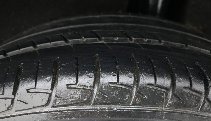 2017 Maruti Baleno DELTA PETROL 1.2, Petrol, Manual, 26,902 km, Left Rear Tyre Tread