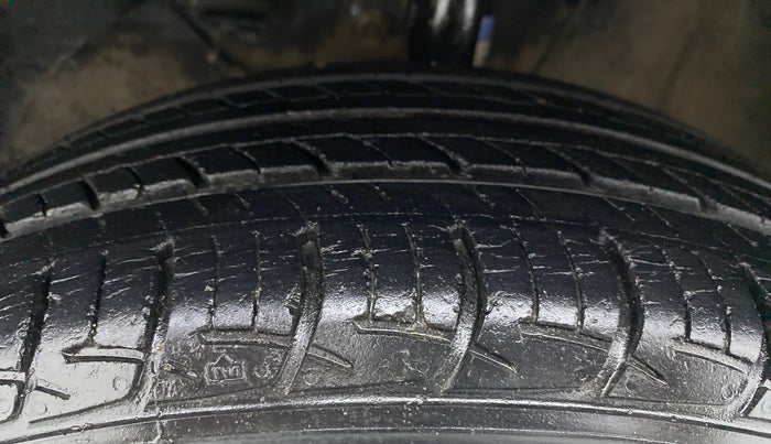 2017 Maruti Baleno DELTA PETROL 1.2, Petrol, Manual, 26,902 km, Left Front Tyre Tread