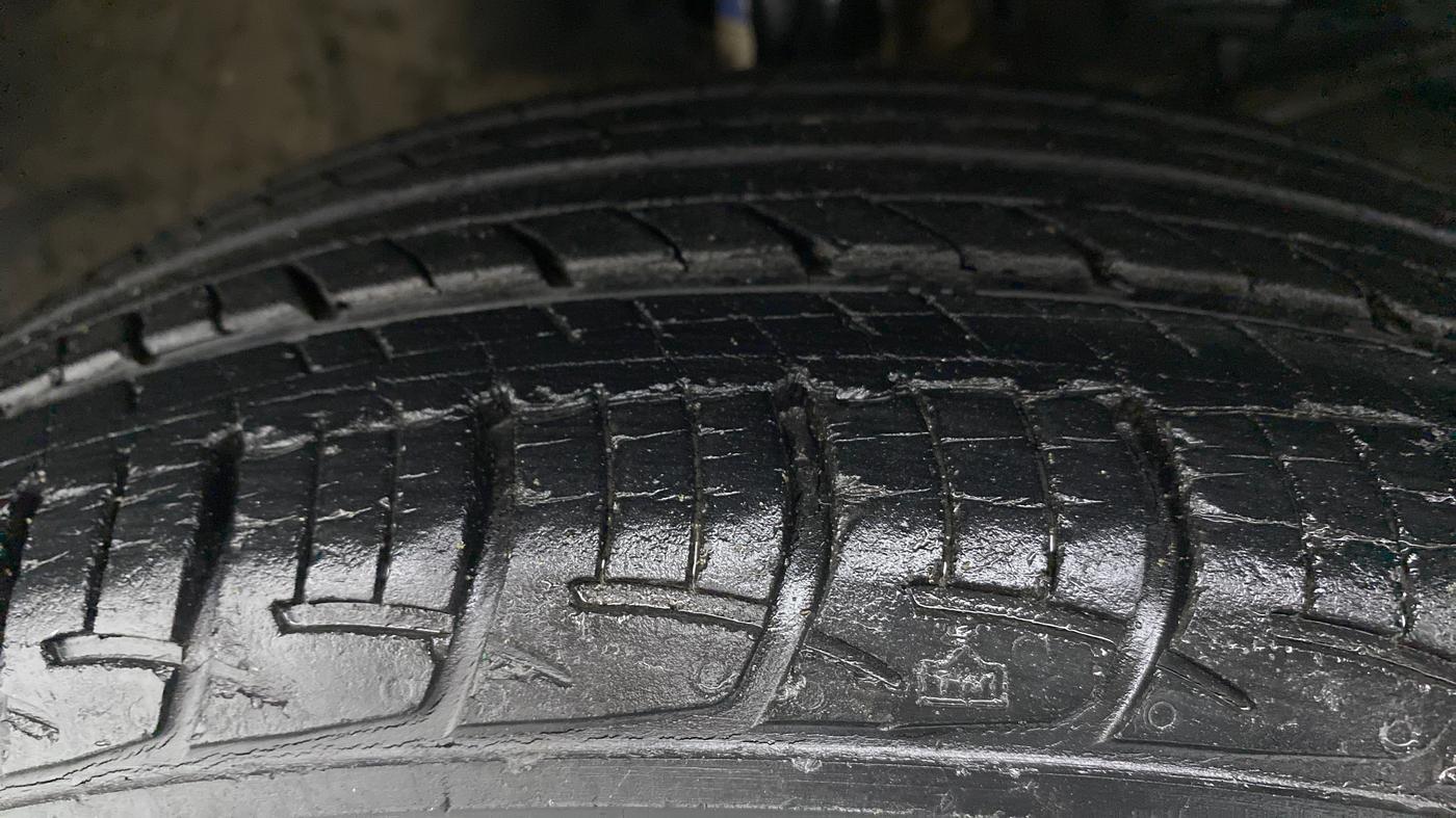 2017 Maruti Baleno DELTA PETROL 1.2, Petrol, Manual, 26,902 km, Right Front Tyre Tread