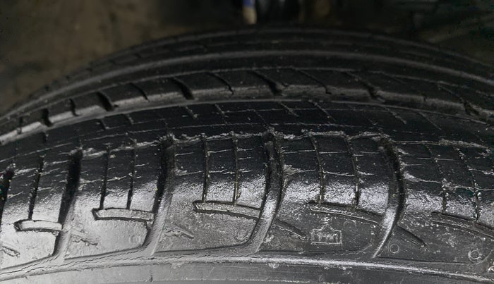 2017 Maruti Baleno DELTA PETROL 1.2, Petrol, Manual, 26,902 km, Right Front Tyre Tread