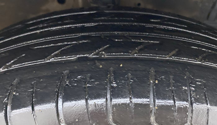 2012 Maruti Swift VDI, Diesel, Manual, 83,250 km, Right Front Tyre Tread