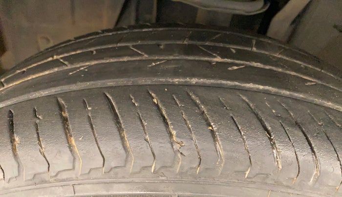 2020 Nissan MAGNITE XV TURBO, Petrol, Manual, 26,102 km, Left Front Tyre Tread