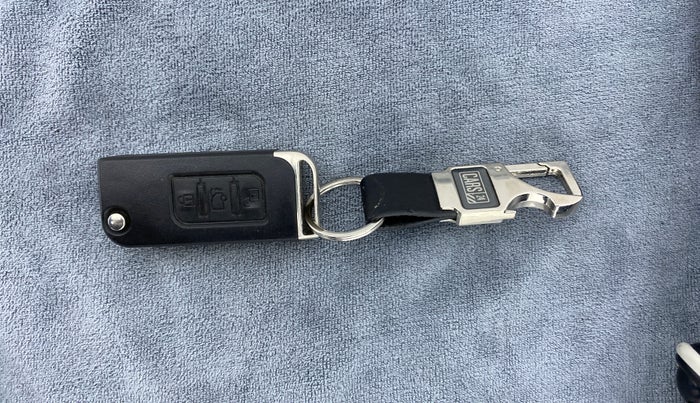 2019 Mahindra XUV500 W5 FWD, Diesel, Manual, 3,095 km, Key Close-up