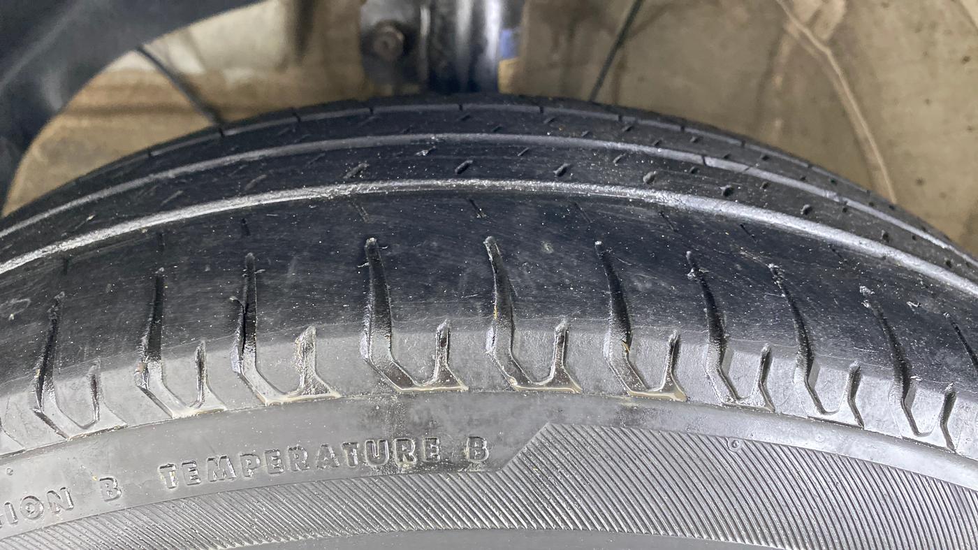 2019 Maruti Swift LXI, Petrol, Manual, 49,661 km, Left Front Tyre Tread