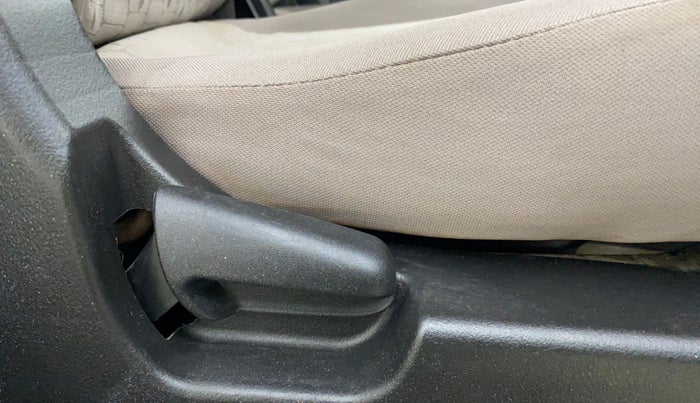 2016 Maruti Wagon R 1.0 VXI, Petrol, Manual, 98,961 km, Driver Side Adjustment Panel