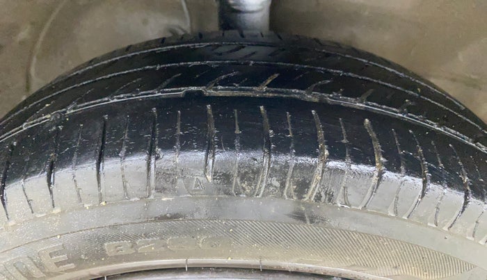 2016 Maruti Wagon R 1.0 VXI, Petrol, Manual, 98,961 km, Right Front Tyre Tread