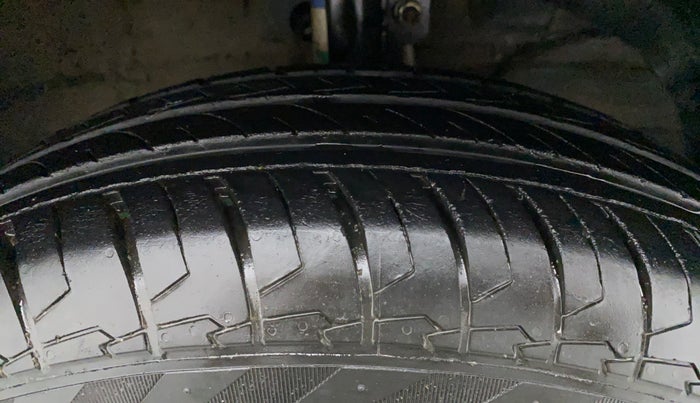 2021 Maruti Swift VXI, Petrol, Manual, 22,975 km, Right Front Tyre Tread
