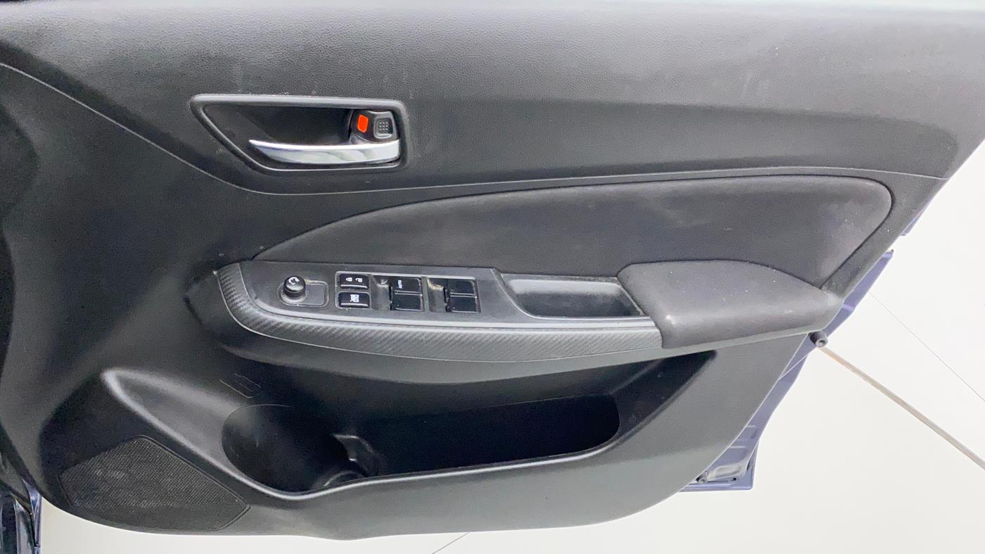2021 Maruti Swift VXI, Petrol, Manual, 22,975 km, Driver Side Door Panels Control