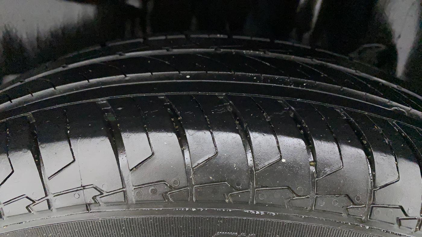 2021 Maruti Swift VXI, Petrol, Manual, 22,975 km, Left Rear Tyre Tread
