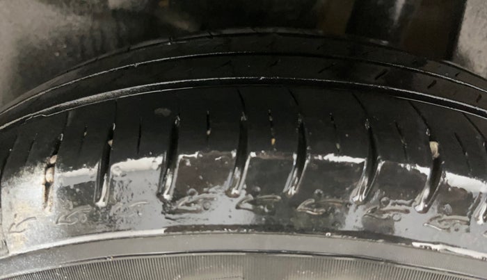 2018 Maruti Swift VXI, CNG, Manual, 93,415 km, Left Rear Tyre Tread