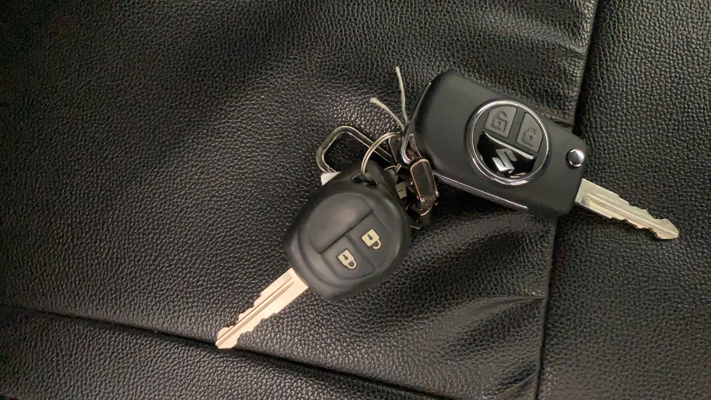 2016 Maruti Swift LXI, Petrol, Manual, 79,542 km, Key Close Up