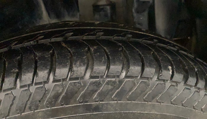 2016 Maruti Swift LXI, Petrol, Manual, 79,542 km, Left Rear Tyre Tread