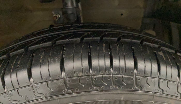 2016 Maruti Swift LXI, Petrol, Manual, 79,542 km, Right Front Tyre Tread