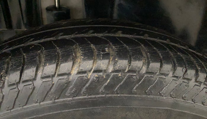 2016 Maruti Swift LXI, Petrol, Manual, 79,542 km, Right Rear Tyre Tread