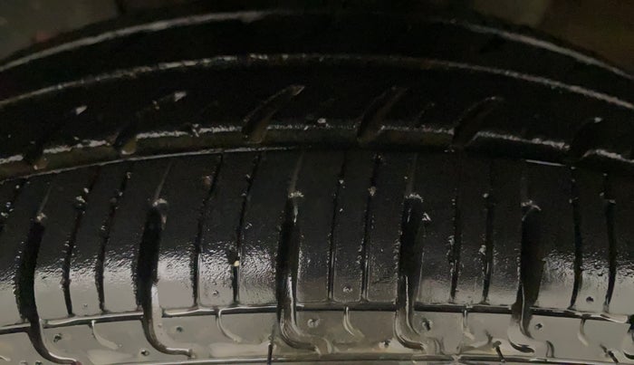 2018 Renault Kwid RXT 1.0 AMT, Petrol, Automatic, 46,996 km, Left Front Tyre Tread