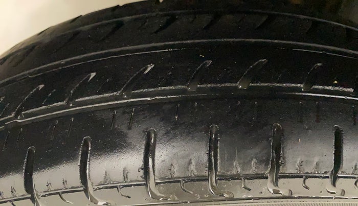 2018 Renault Kwid RXT 1.0 AMT, Petrol, Automatic, 46,996 km, Right Rear Tyre Tread