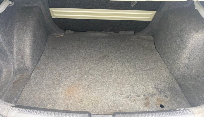 2014 Skoda Rapid AMBITION 1.6 MPI MT, Petrol, Manual, 49,878 km, Boot Inside