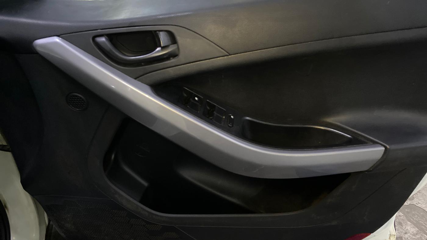 2023 Tata NEXON XM PLUS SUNROOF PETROL, Petrol, Manual, 63,488 km, Driver Side Door Panels Control