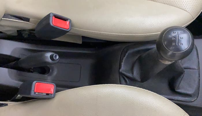 2017 Hyundai Eon ERA +, Petrol, Manual, 16,404 km, Gear Lever
