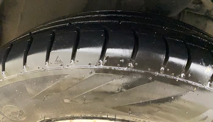 2017 Hyundai Eon ERA +, Petrol, Manual, 16,404 km, Right Front Tyre Tread
