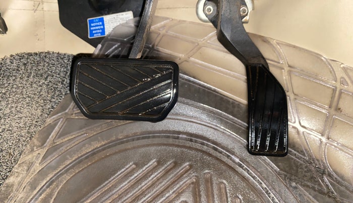 2017 Maruti Ciaz ALPHA  AT 1.4  PETROL, CNG, Automatic, 46,803 km, Pedals