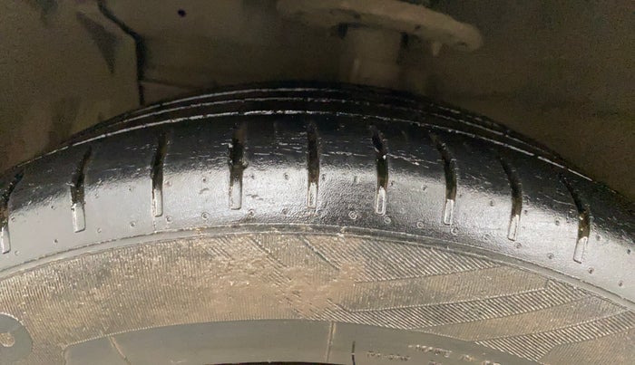 2017 Maruti Ciaz ALPHA  AT 1.4  PETROL, CNG, Automatic, 46,803 km, Left Front Tyre Tread