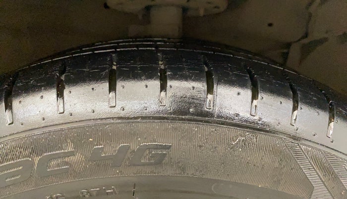 2017 Maruti Ciaz ALPHA  AT 1.4  PETROL, CNG, Automatic, 46,803 km, Right Front Tyre Tread