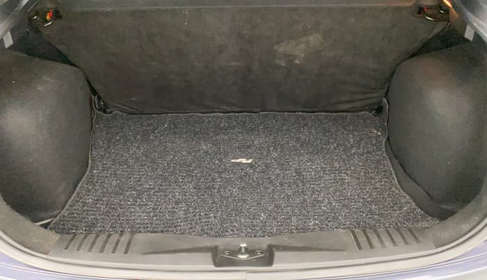 2013 Ford Figo 1.2 TITANIUM DURATEC, Petrol, Manual, 41,345 km, Boot Inside View