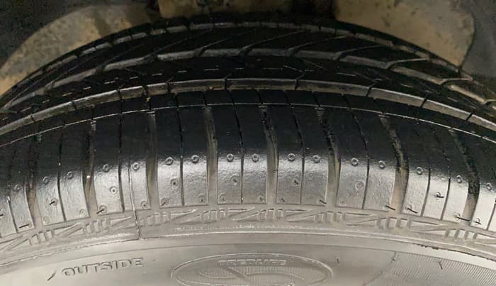 2013 Ford Figo 1.2 TITANIUM DURATEC, Petrol, Manual, 41,345 km, Right Front Tyre Tread