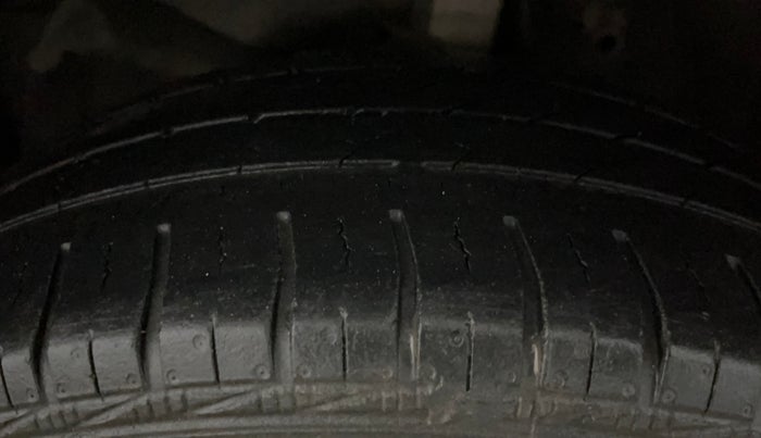 2013 Honda Amaze 1.2L I-VTEC S, Petrol, Manual, 69,258 km, Left Front Tyre Tread