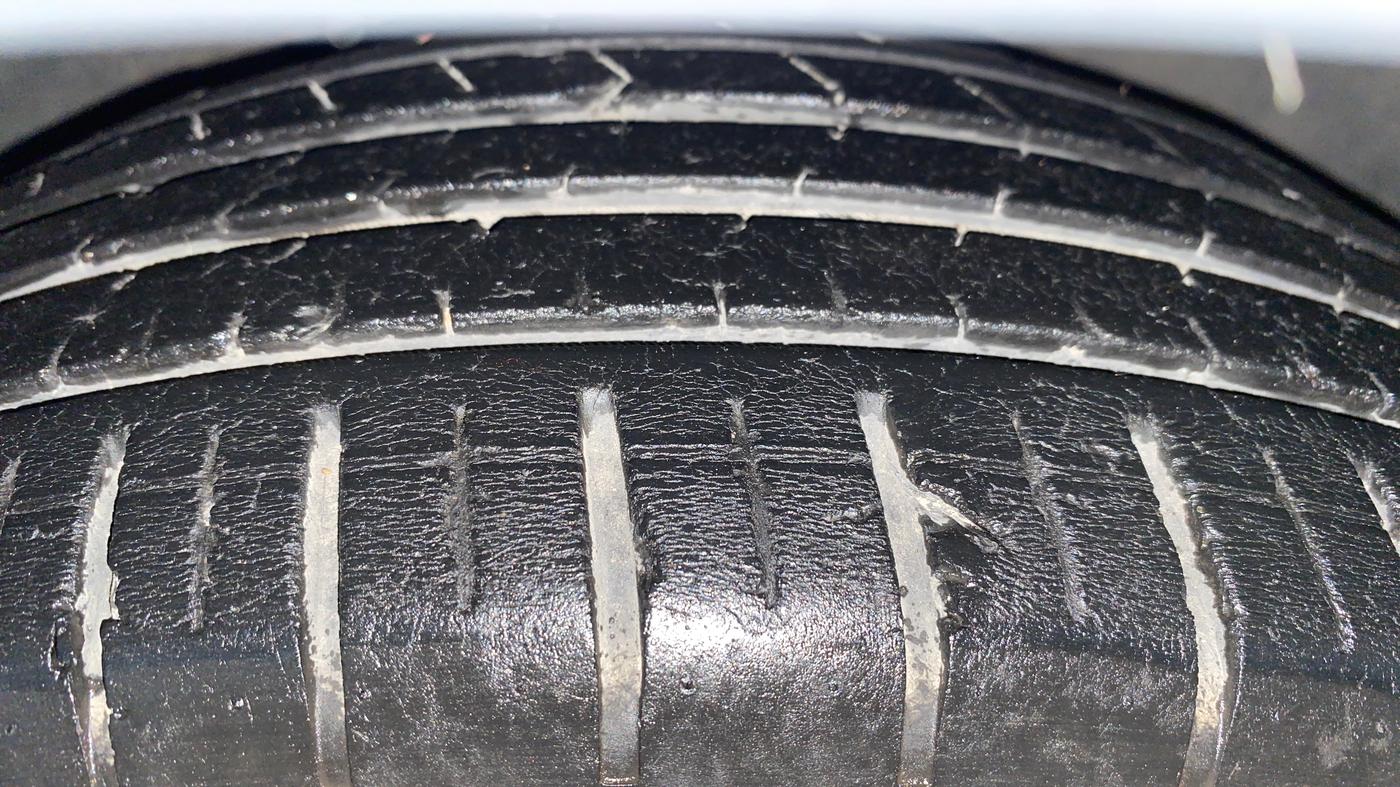 2023 Volkswagen TAIGUN HIGHLINE 1.0 TSI AT, Petrol, Automatic, 44,100 km, Right Front Tyre Tread