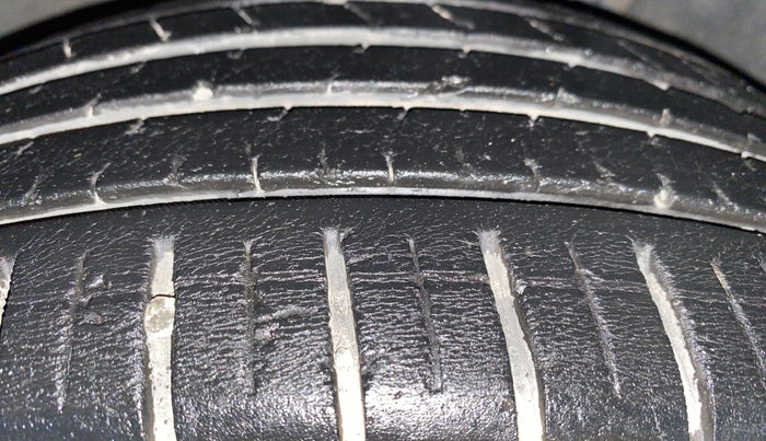 2023 Volkswagen TAIGUN HIGHLINE 1.0 TSI AT, Petrol, Automatic, 44,100 km, Left Front Tyre Tread