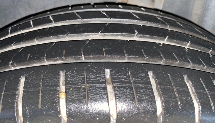 2023 Volkswagen TAIGUN HIGHLINE 1.0 TSI AT, Petrol, Automatic, 44,100 km, Left Rear Tyre Tread