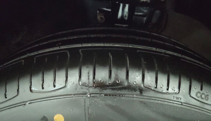 2021 Volkswagen Polo COMFORTLINE 1.0L TSI, Petrol, Manual, 36,511 km, Left Front Tyre Tread