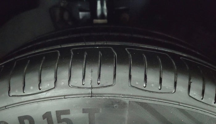 2021 Volkswagen Polo COMFORTLINE 1.0L TSI, Petrol, Manual, 36,511 km, Right Front Tyre Tread