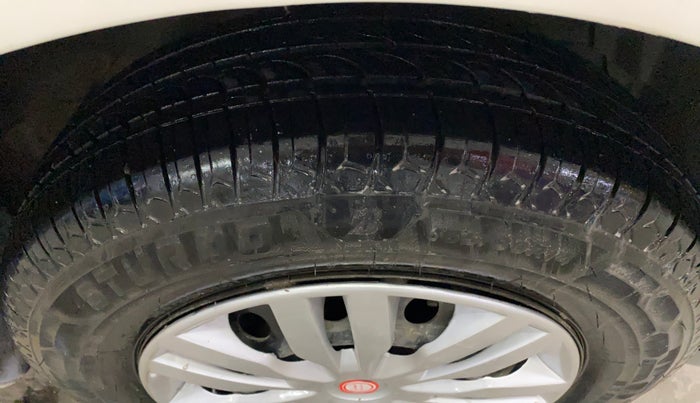 2016 Maruti Swift VXI, Petrol, Manual, 63,076 km, Right Front Tyre Tread