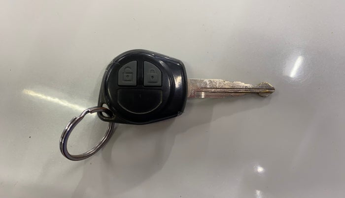 2016 Maruti Swift VXI, Petrol, Manual, 63,076 km, Key Close Up