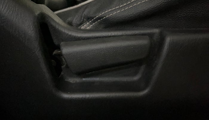 2023 Maruti Alto LXI O, Petrol, Manual, 13,129 km, Driver Side Adjustment Panel