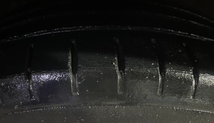 2019 Maruti Ciaz ALPHA  AT 1.5 SHVS PETROL, CNG, Automatic, 57,964 km, Left Front Tyre Tread