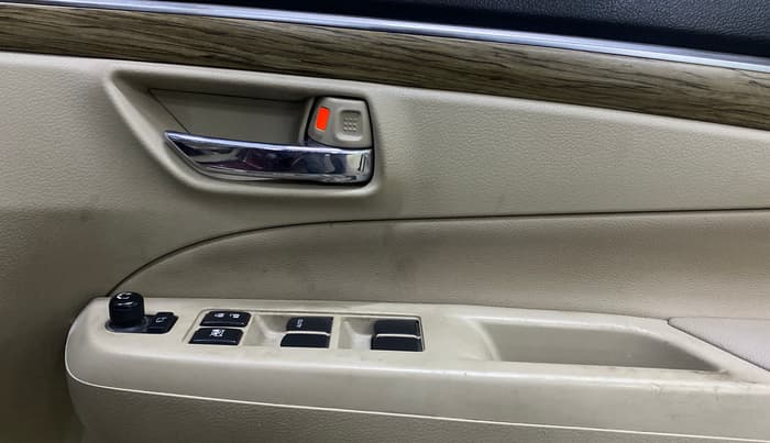 2019 Maruti Ciaz ALPHA  AT 1.5 SHVS PETROL, CNG, Automatic, 57,964 km, Driver Side Door Panels Control