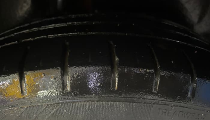 2019 Maruti Ciaz ALPHA  AT 1.5 SHVS PETROL, CNG, Automatic, 57,964 km, Right Rear Tyre Tread