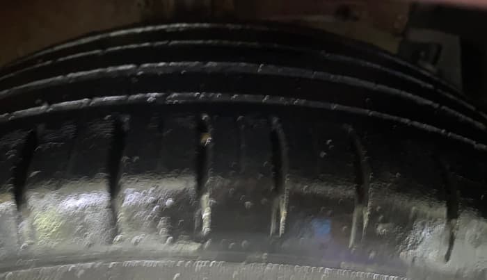 2019 Maruti Ciaz ALPHA  AT 1.5 SHVS PETROL, CNG, Automatic, 57,964 km, Right Front Tyre Tread